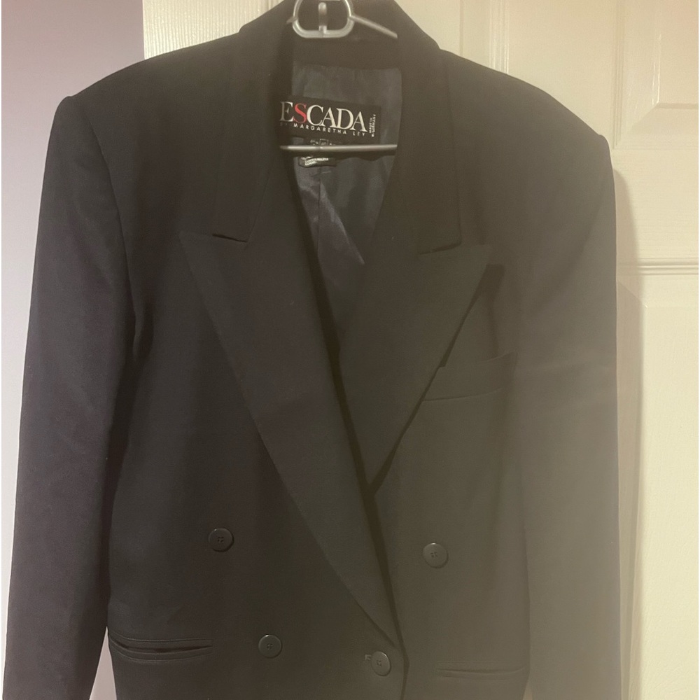 Preownded black wool ESCADA  MARGARETHA LEY SUIT JACKET SIZE 40